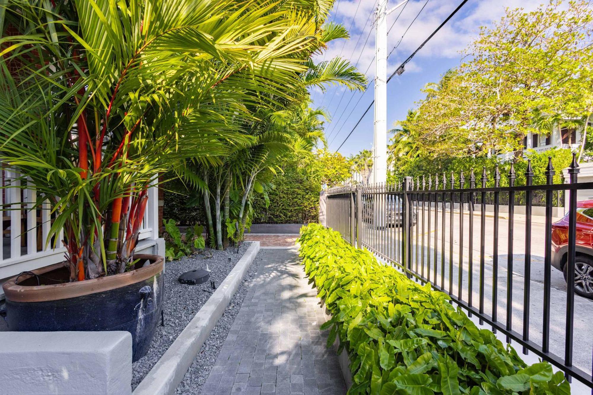 Takeover At The Grand Maloney Key West Eksteriør bilde