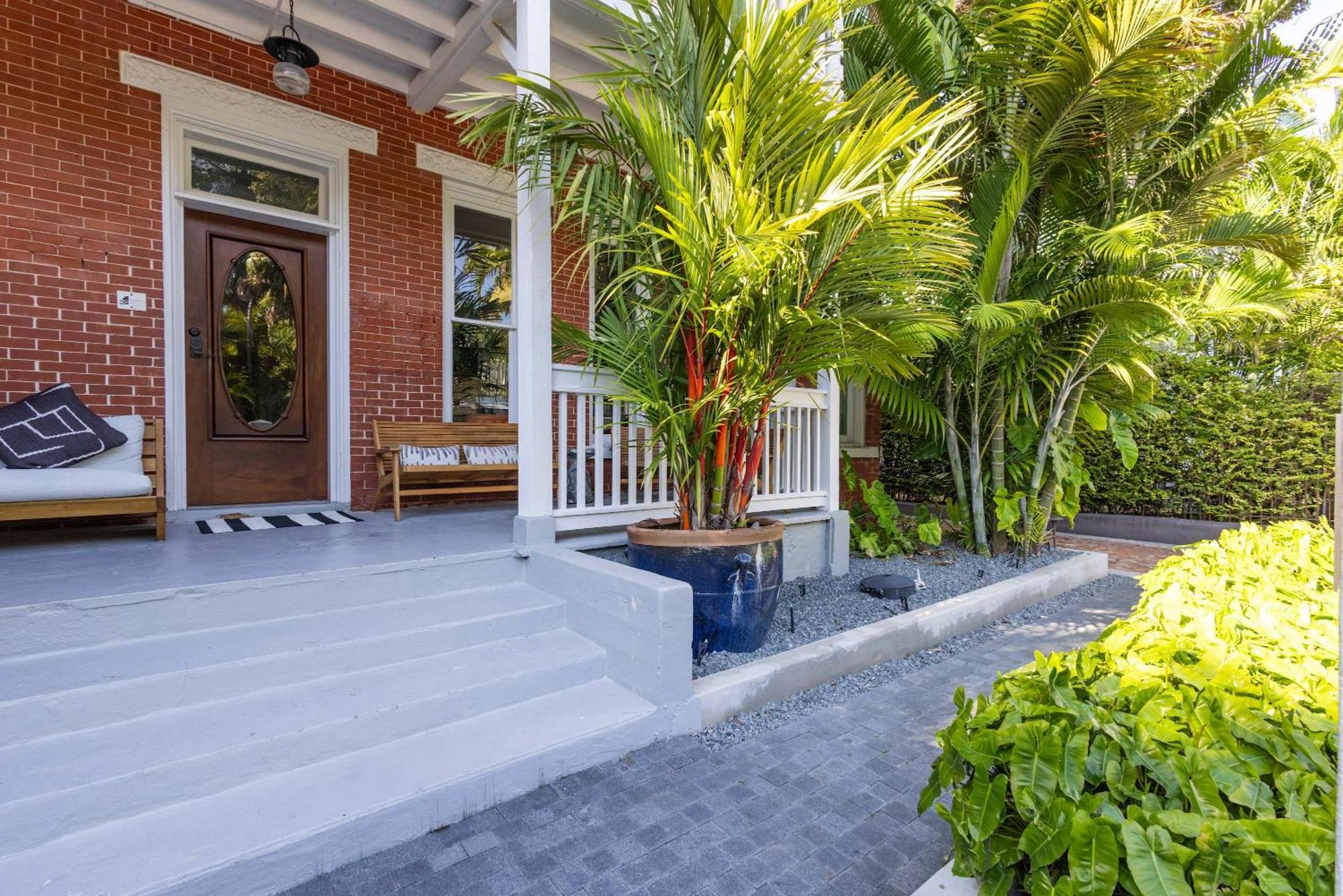 Takeover At The Grand Maloney Key West Eksteriør bilde